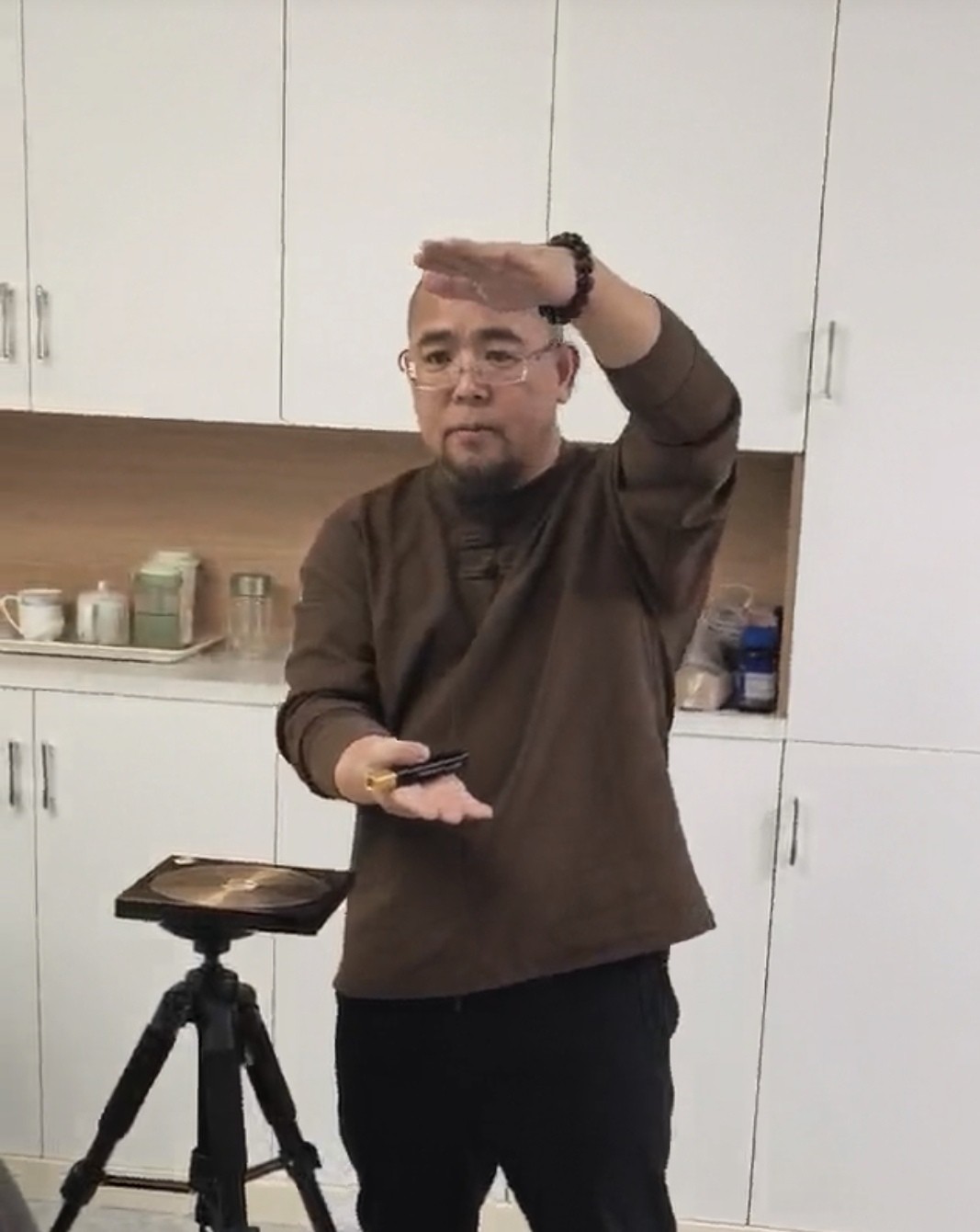 悟通梅花風水學創始人易弘陽老師為客户佈局中图片2