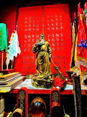 歷經風雨方知人生不易，願每個清晨都有希望视频封面